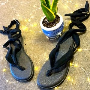 Sanuk Black Slinged Up Sandals